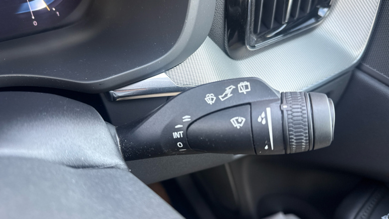 Volvo XC60 2.0 B5P Core 5dr AWD Geartronic Petrol Estate